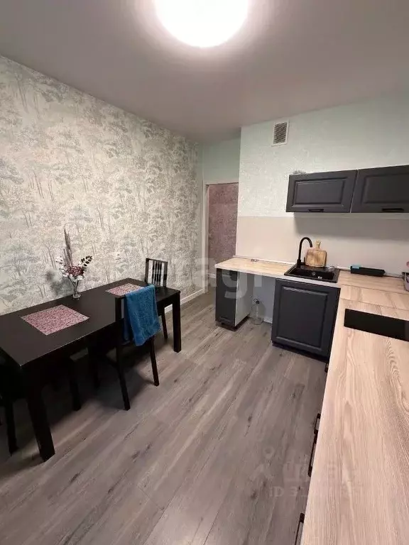3-к кв. Свердловская область, Екатеринбург ул. Авиаторов, 1А (75.2 м) - Фото 0