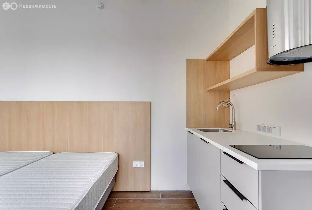 Квартира-студия: Санкт-Петербург, набережная Макарова, 58 (20 м) - Фото 1