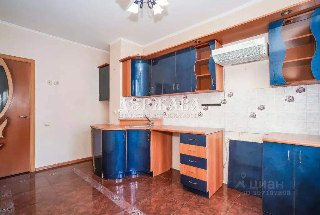 3-к кв. Белгородская область, Старый Оскол Лесной мкр, 10 (63.0 м) - Фото 0