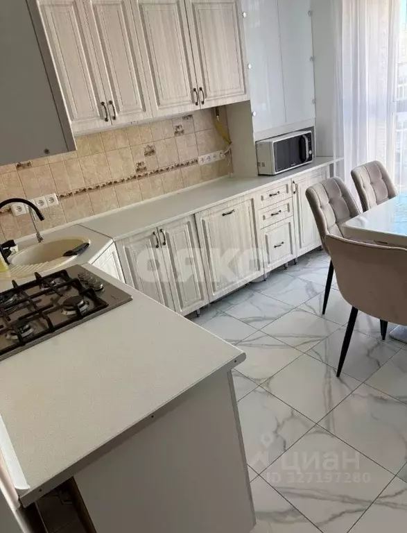 2-к кв. Крым, Симферополь ул. Батурина, 95 (60.0 м) - Фото 1