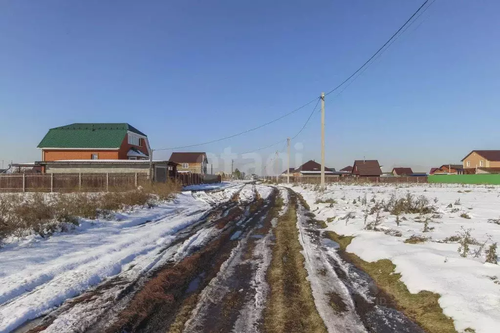 Участок в Омская область, Омский район, с. Надеждино ул. ... - Фото 1