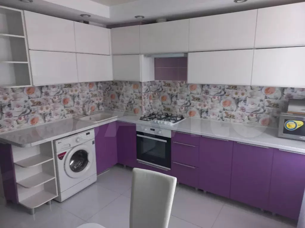2-к. квартира, 70 м, 1/9 эт. - Фото 0