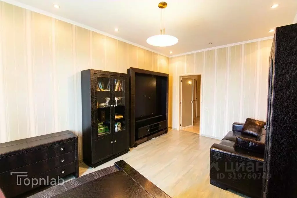 Дом в Камчатский край, Петропавловск-Камчатский ул. Топоркова, 39 (506 ... - Фото 1