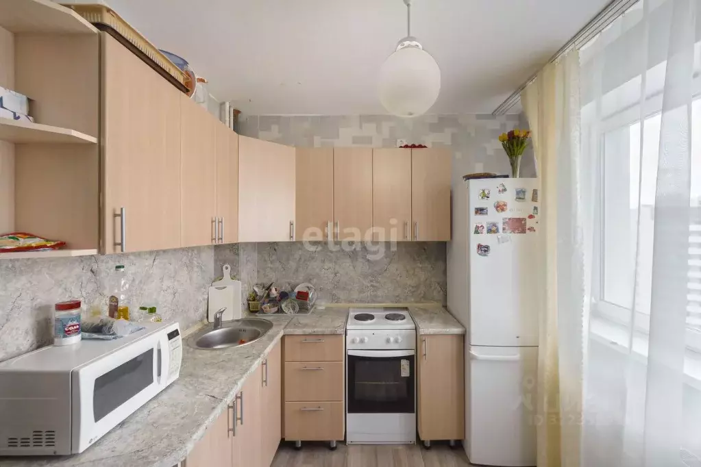 3-к кв. Тюменская область, Тюмень ул. Прокопия Артамонова, 4 (80.5 м) - Фото 0