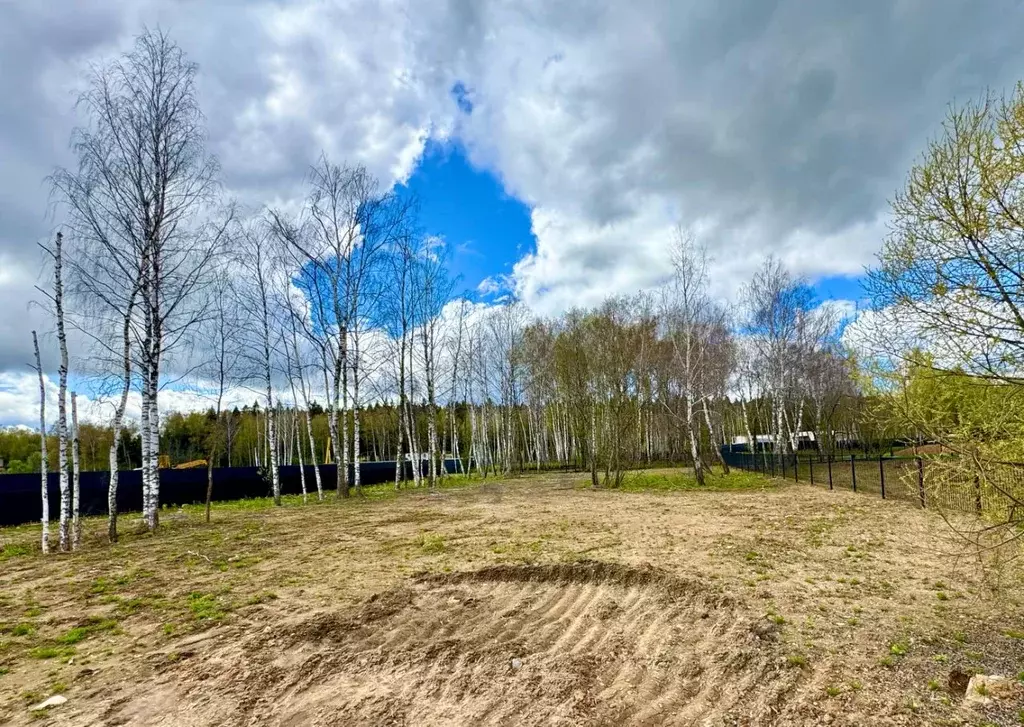 Участок в Московская область, Красногорск городской округ, д. ... - Фото 1