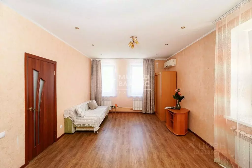2-к кв. Омская область, Омск ул. Декабристов, 114 (69.5 м) - Фото 0