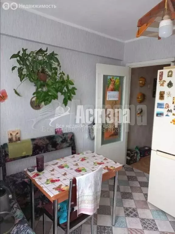 3-комнатная квартира: 6-й микрорайон, 20 (76 м) - Фото 2