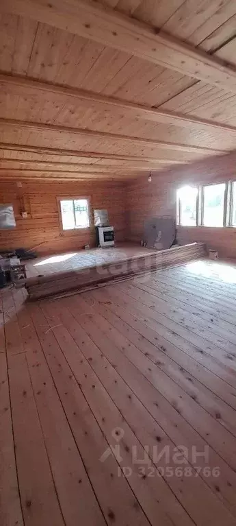 Дом в Саха (Якутия), Покровск ул. Антенная, 19 (50 м) - Фото 1