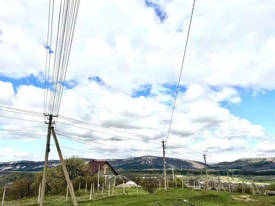 Участок в Крым, Симферопольский район, Перовское с/пос, с. ... - Фото 1