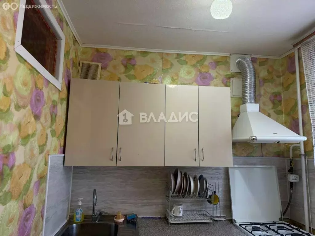 3-комнатная квартира: посёлок городского типа Медведево, улица ... - Фото 2