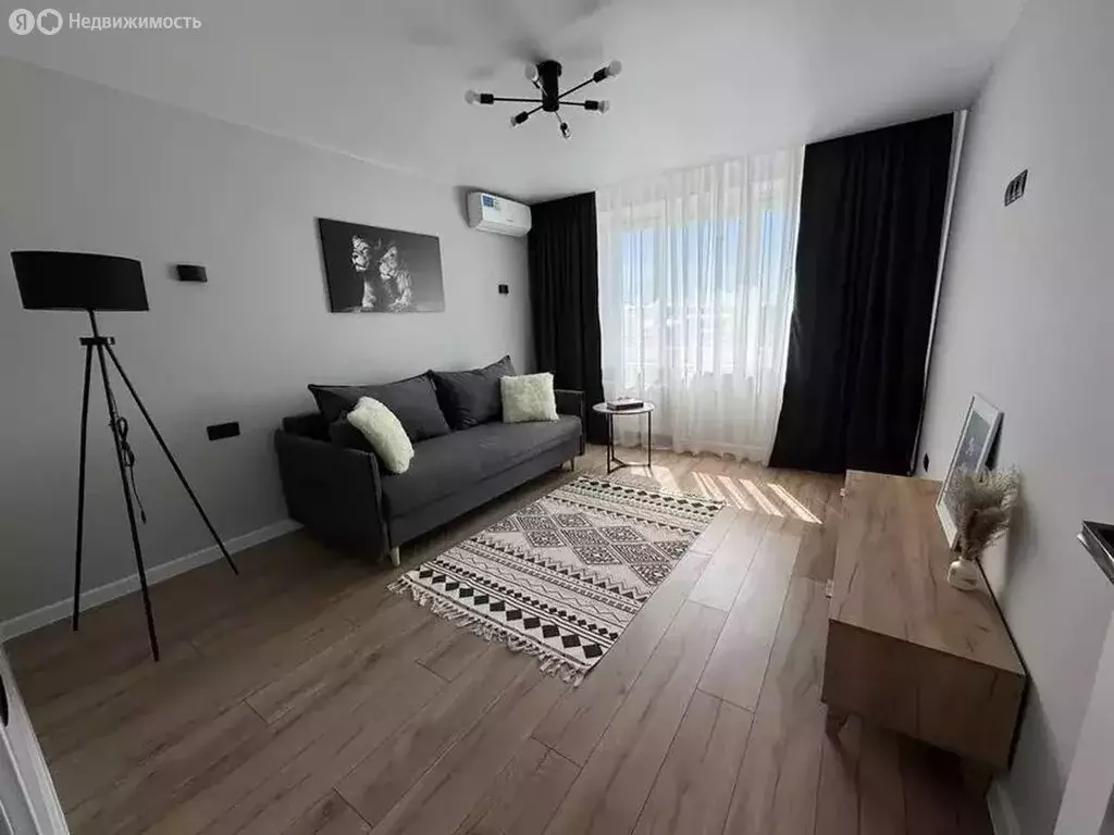 2-комнатная квартира: Тюмень, улица Павла Шарова, 23А (67 м) - Фото 0
