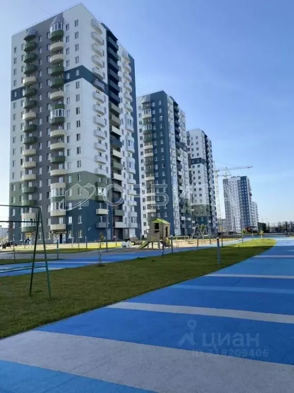 1-к кв. Тюменская область, Тюмень ул. Героев Космоса, 21 (40.2 м) - Фото 0