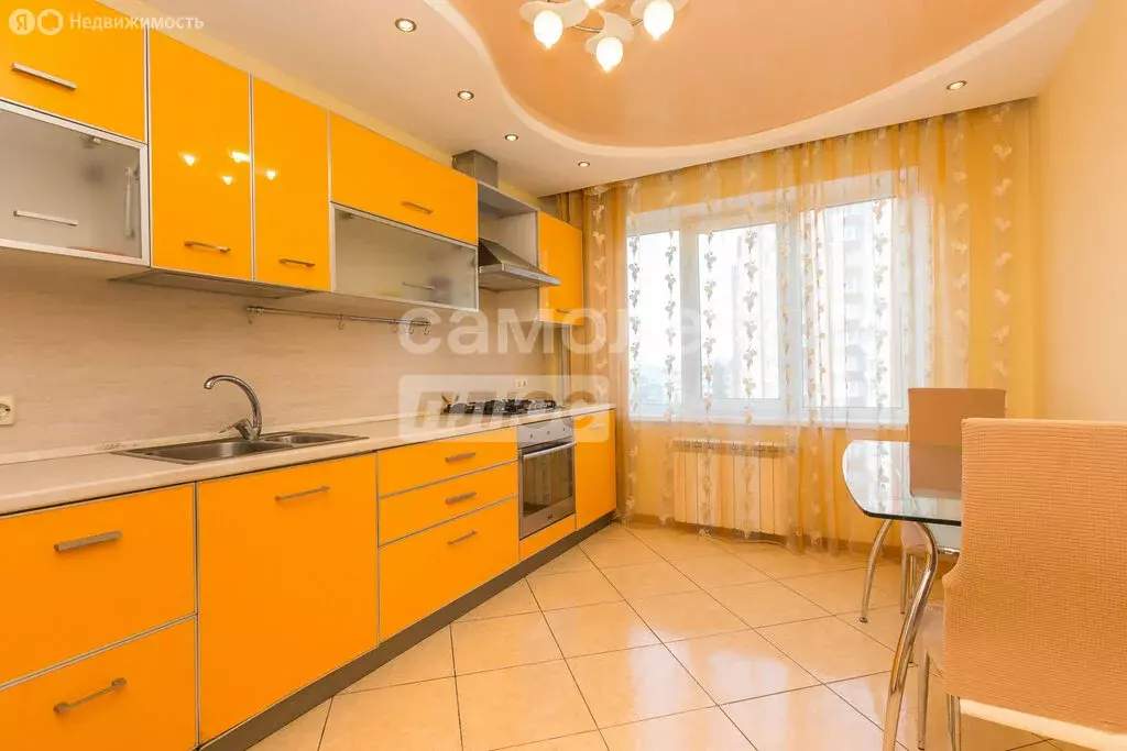 3-комнатная квартира: Уфа, улица Энтузиастов, 1 (79.1 м) - Фото 0