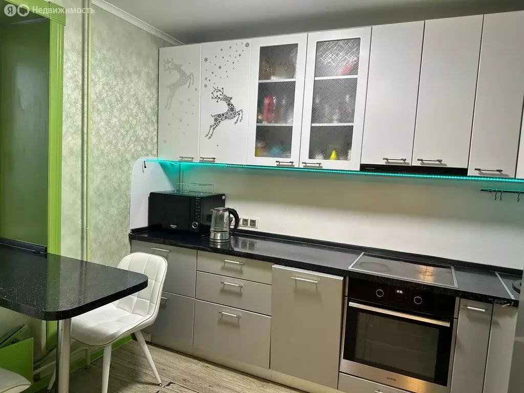 3-комнатная квартира: посёлок городского типа Молочный, улица ... - Фото 2