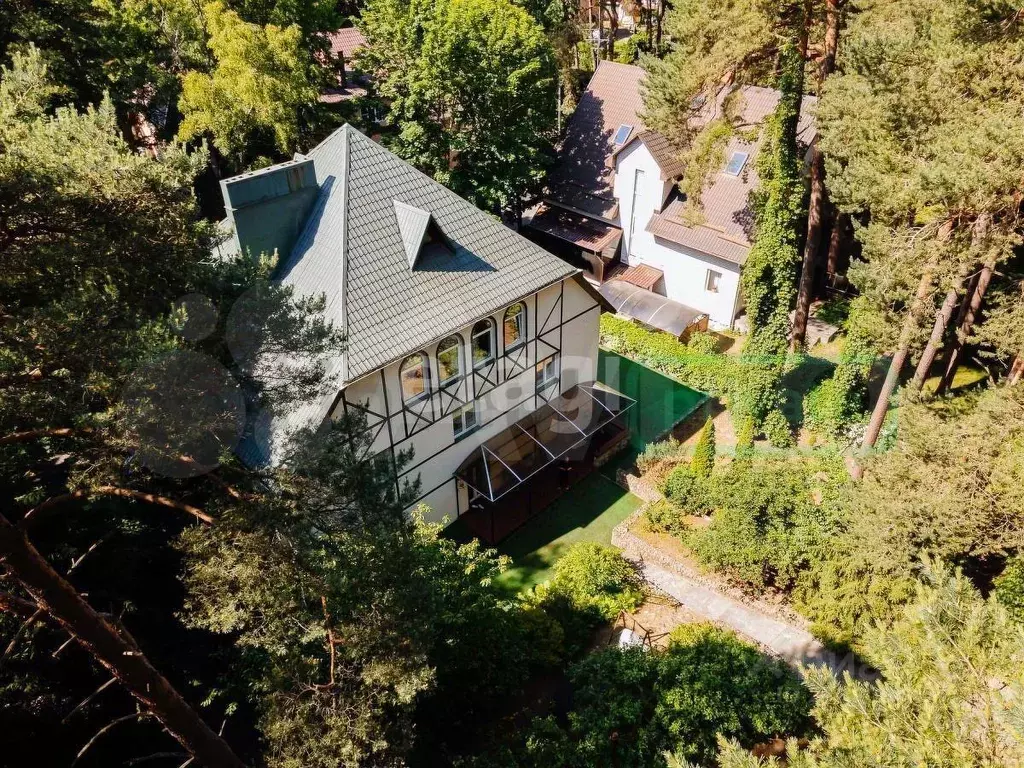 Дом 667,5 м на участке 10 сот. - Фото 0