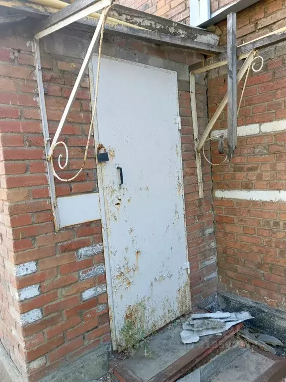 Помещение свободного назначения в Ростовская область, Гуково ул. ... - Фото 1