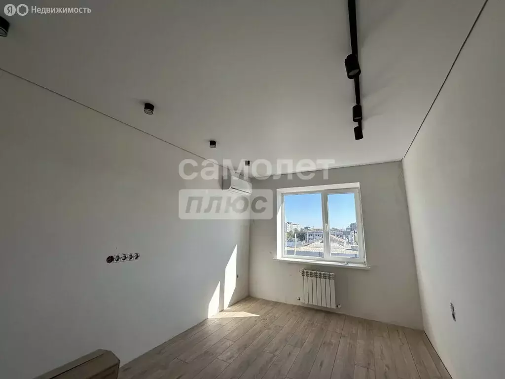 3-комнатная квартира: Элиста, улица Братьев Алёхиных, 34 (72.8 м) - Фото 1