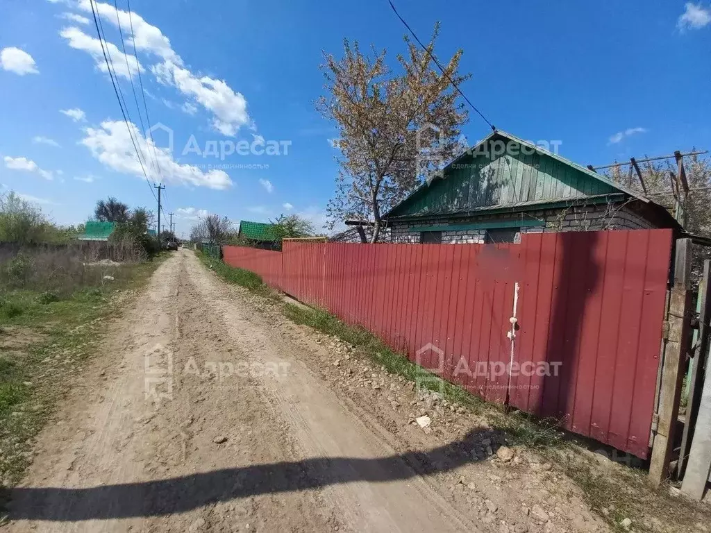 Дом в Волгоградская область, Волжский Симиренко СНТ, ул. Центральная ... - Фото 0