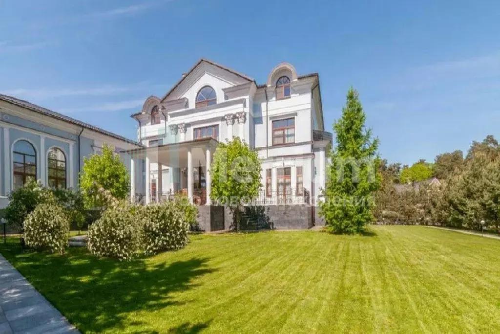 Продается дом в пос. Ильинское-Усово - Фото 1