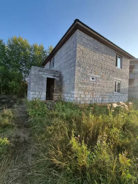 Дом в Тюменская область, Ялуторовск Тополиная ул., 6 (200 м) - Фото 0