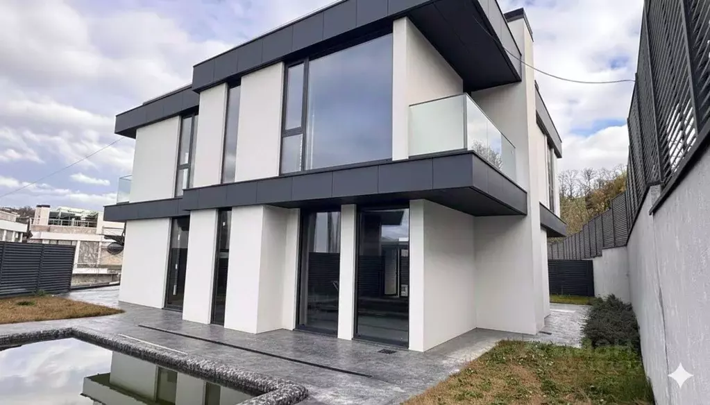 Дом в Краснодарский край, Сочи Береговая ул. (250 м) - Фото 1