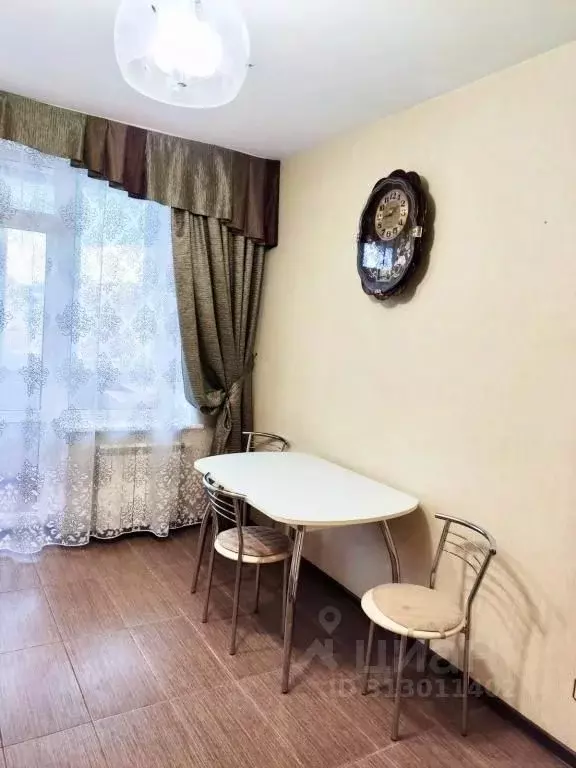 1-к кв. Омская область, Омск просп. Комарова, 15к1 (70.0 м) - Фото 1