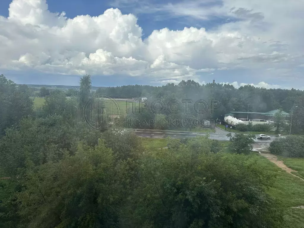 Продается 4-комнатная квартира - Фото 2