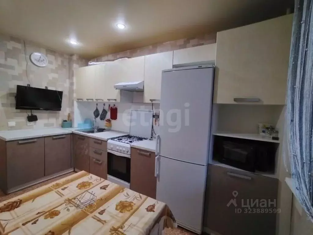 2-к кв. Вологодская область, Череповец Октябрьский просп., 74 (53.7 м) - Фото 2