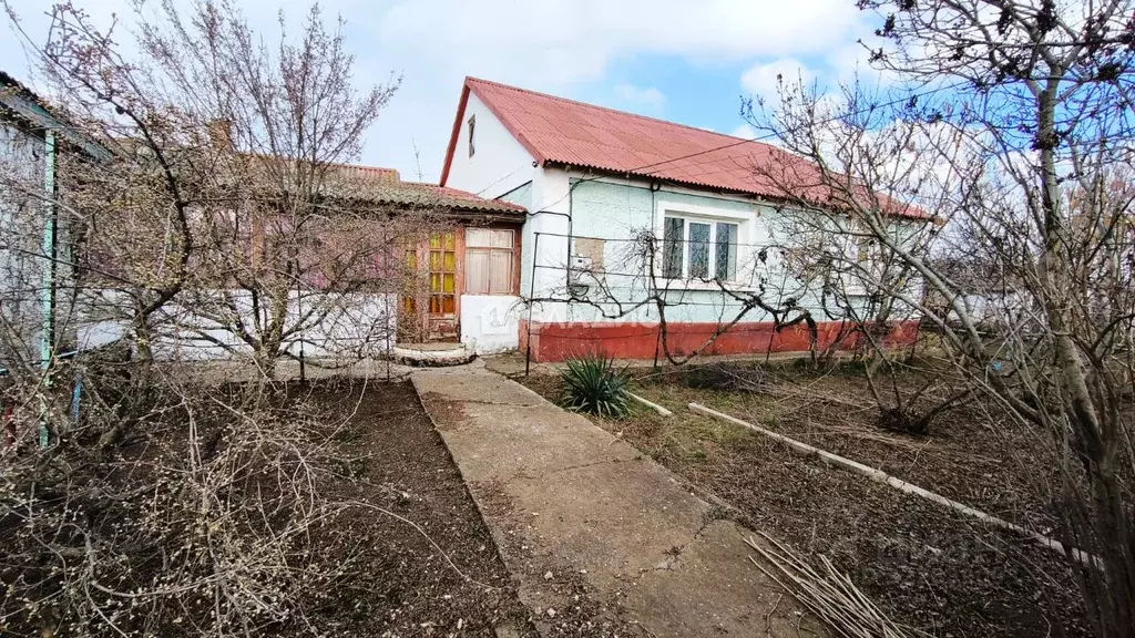 Дом в Крым, Сакский район, с. Крайнее ул. 40 лет Победы, 1 (185 м) - Фото 1