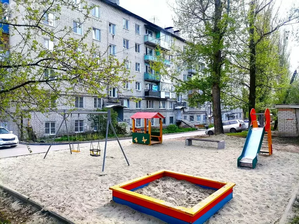 3-комнатная квартира: Саратов, Пензенская улица, 1А (50 м) - Фото 0