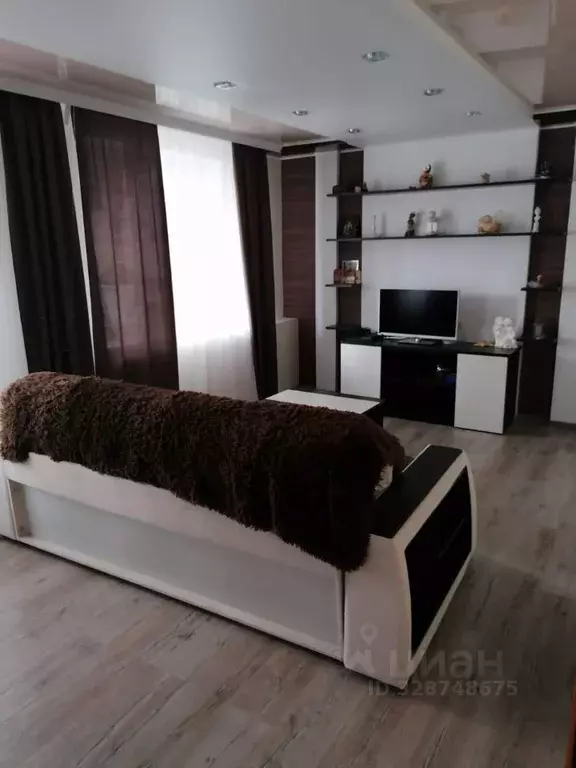 3-к кв. Белгородская область, Губкин ул. Петра Великого, 6 (74.0 м) - Фото 1