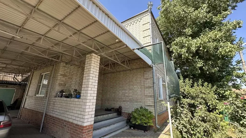 Дом в Краснодарский край, Кавказская ст-ца ул. Ленина (150 м) - Фото 0