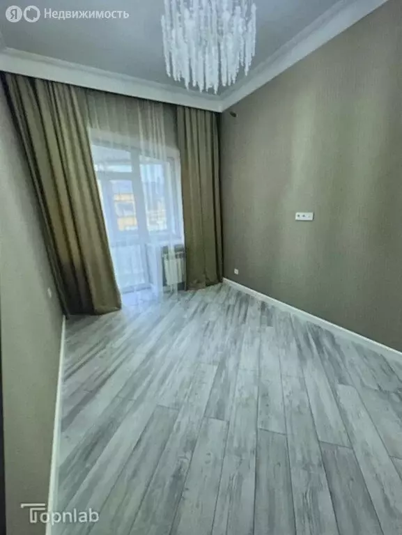 3-комнатная квартира: Махачкала, улица Устарбекова, 6 (75 м) - Фото 1