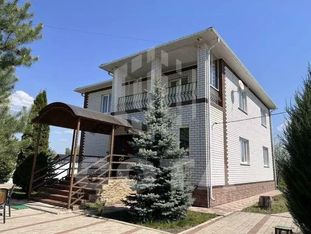 Дом в Воронежская область, с. Новая Усмань  (210 м) - Фото 1