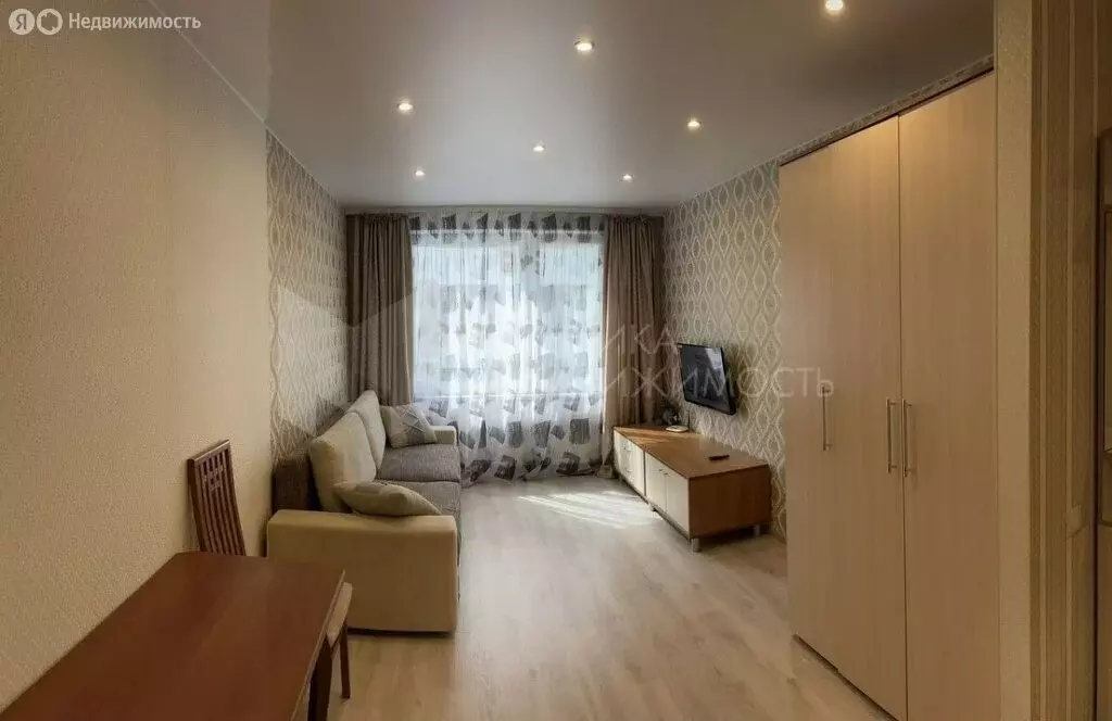 Квартира-студия: Тюмень, улица Алексея Сергиенко, 13 (27 м) - Фото 1