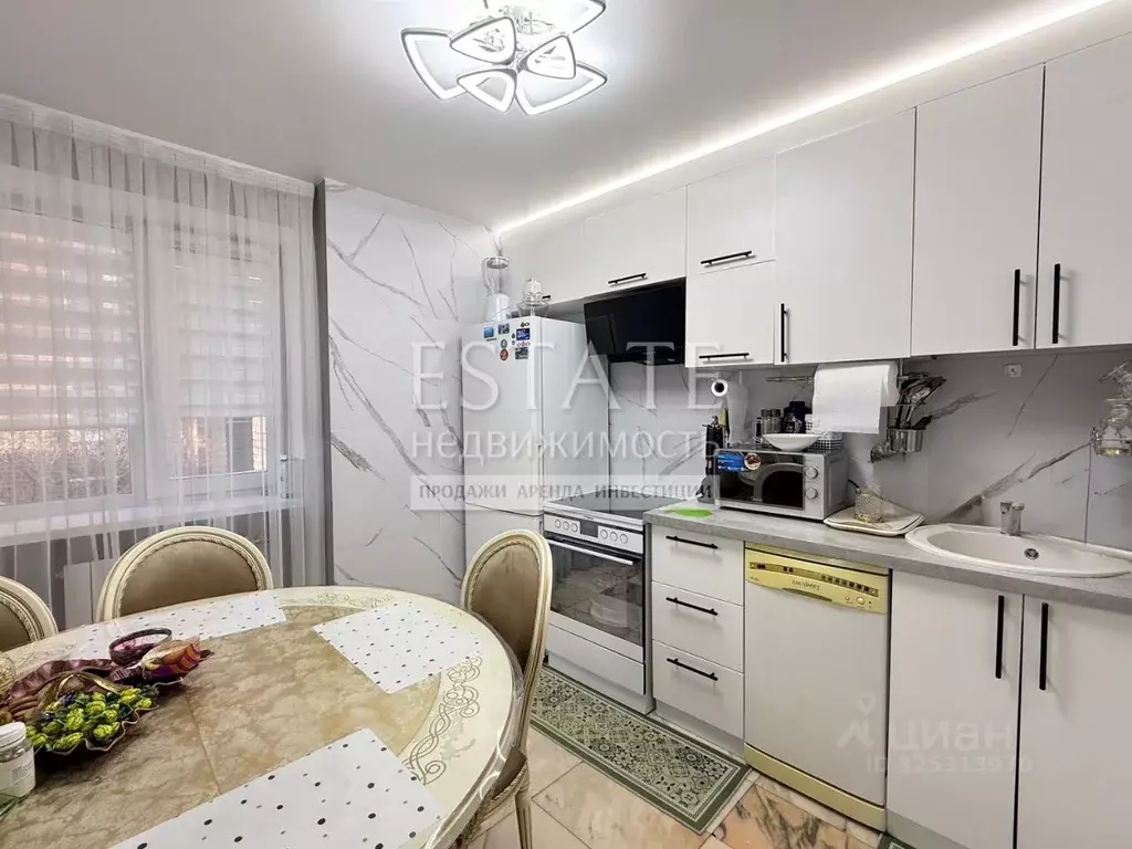 3-к кв. Иркутская область, Иркутск Российская ул., 2А (94.0 м) - Фото 0