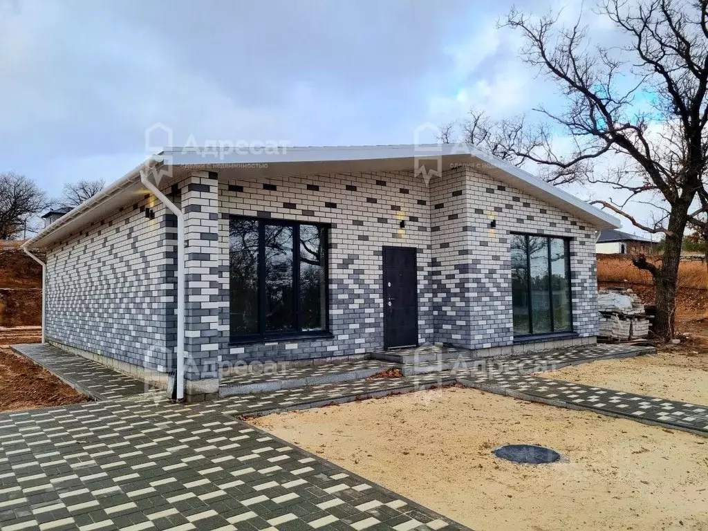 Дом в Волгоградская область, Волгоград ул. Джамбула Джабаева (103 м) - Фото 1