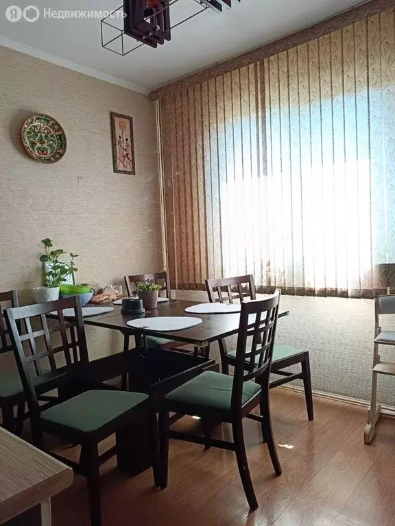 4-комнатная квартира: Челябинск, улица Комарова, 131А (75.5 м) - Фото 0