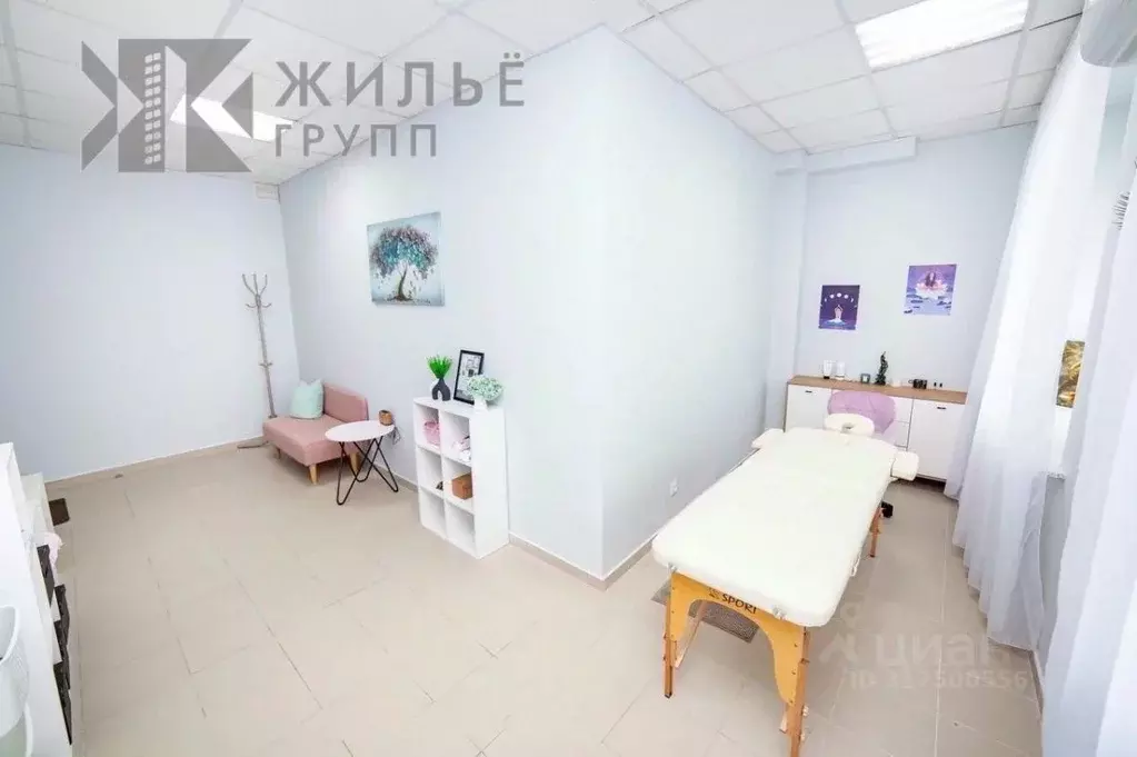 Помещение свободного назначения в Татарстан, Казань ул. Адоратского, ... - Фото 1