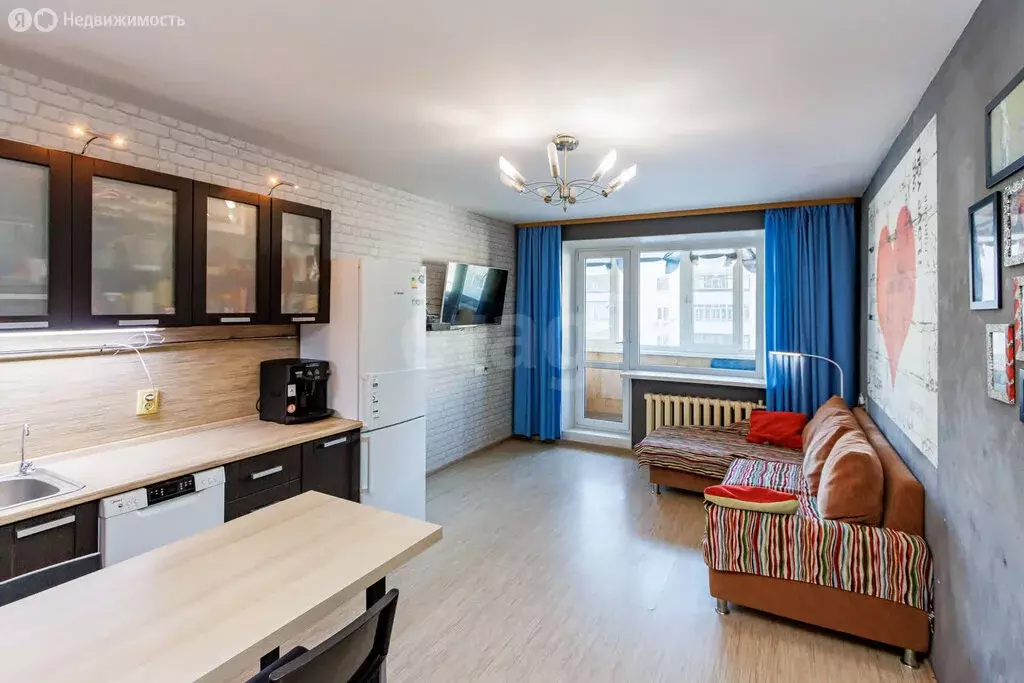 2-комнатная квартира: Тюмень, улица Мира, 57 (64.7 м) - Фото 1