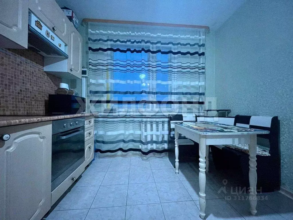 3-к кв. Ханты-Мансийский АО, Когалым Ленинградская ул., 33 (62.0 м) - Фото 0