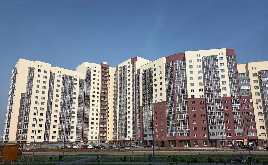 3-к кв. Оренбургская область, Оренбург Уральская ул., 2/9 (87.0 м) - Фото 0