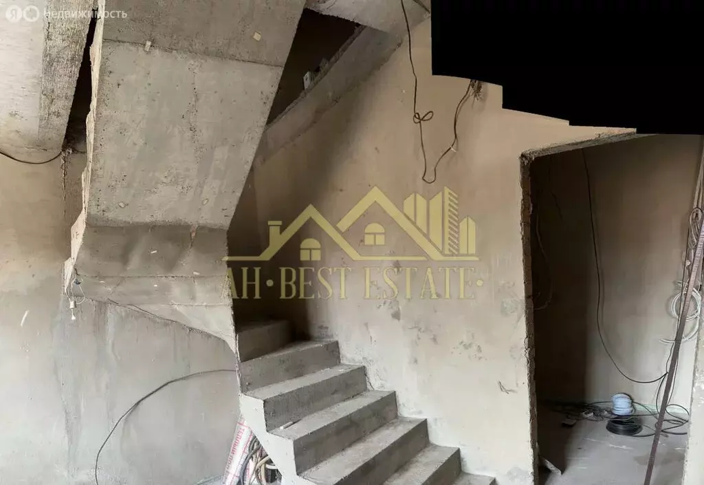 5-комнатная квартира: Владикавказ, улица Курсантов-Кировцев, 29к1 (130 ... - Фото 2