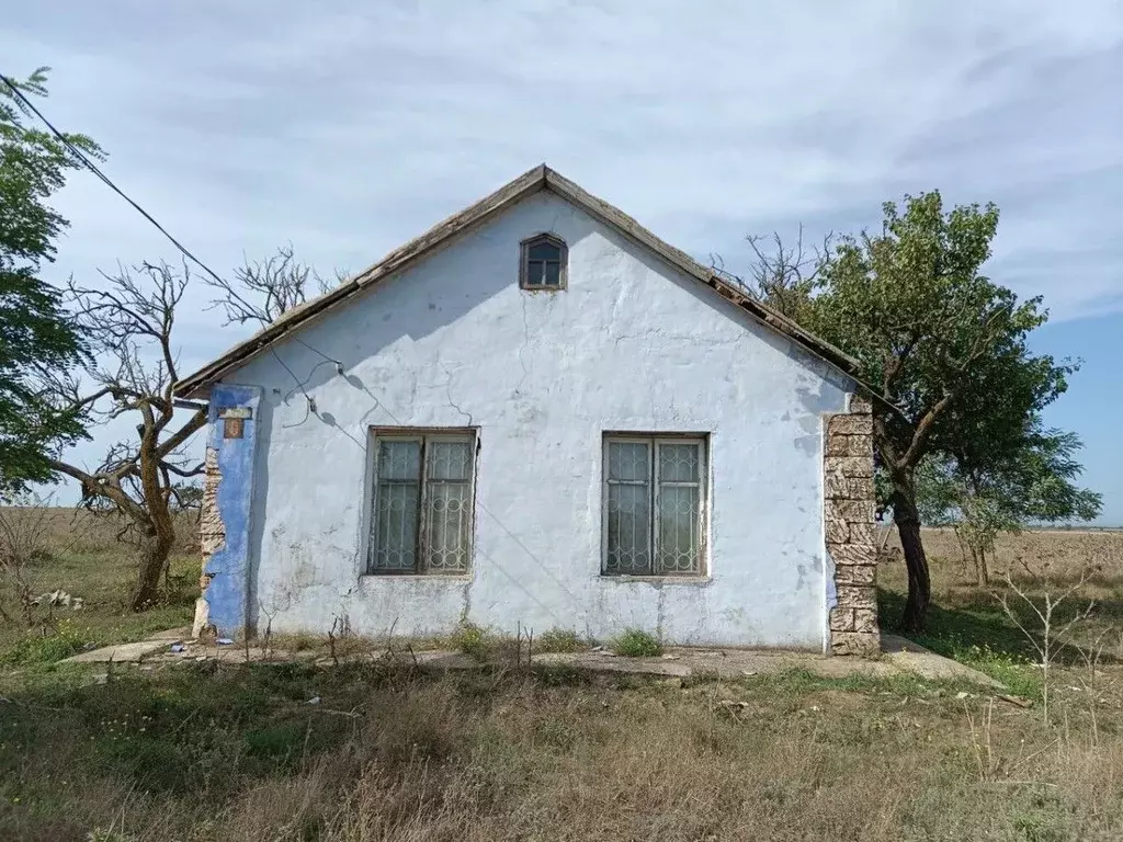 дом в крым, сакский район, воробьевское с/пос, с. шаумян ул. мира, 17 . - Фото 1