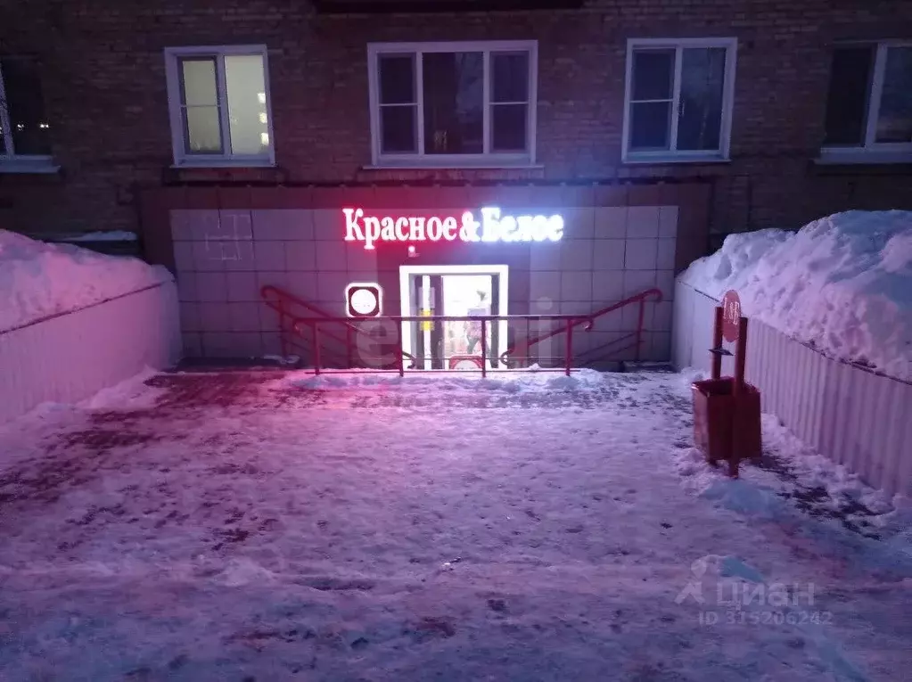 Торговая площадь в Коми, Ухта просп. Космонавтов, 18 (198 м) - Фото 0