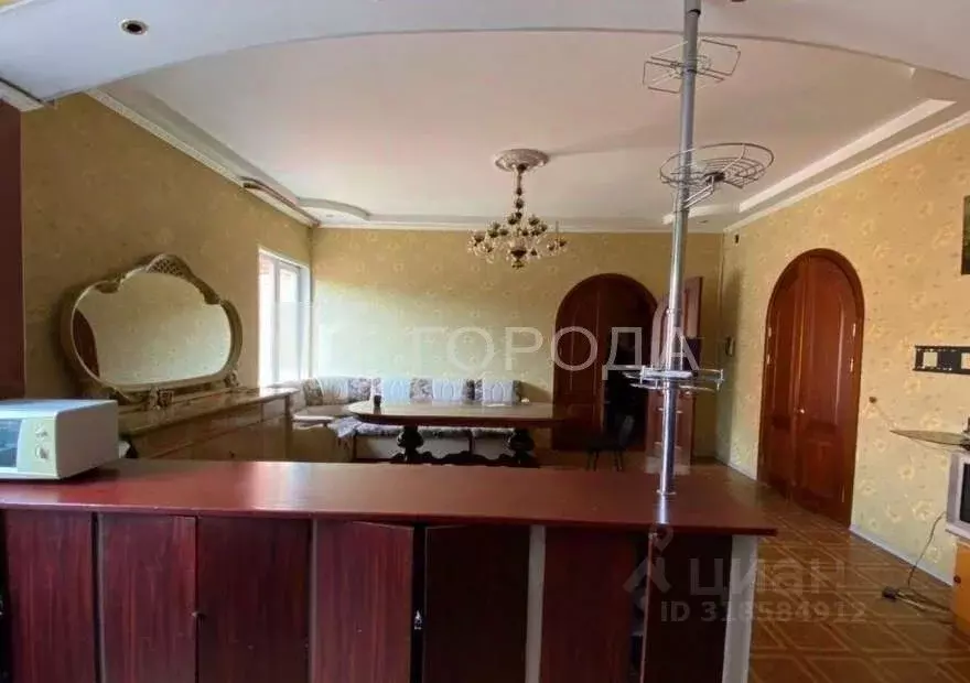 Дом в Новосибирская область, Новосибирск ул. Караваева, 50 (400 м) - Фото 1