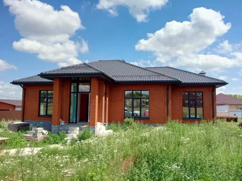 Дом в Белгородская область, Строитель Яковлевский городской округ, ул. ... - Фото 0