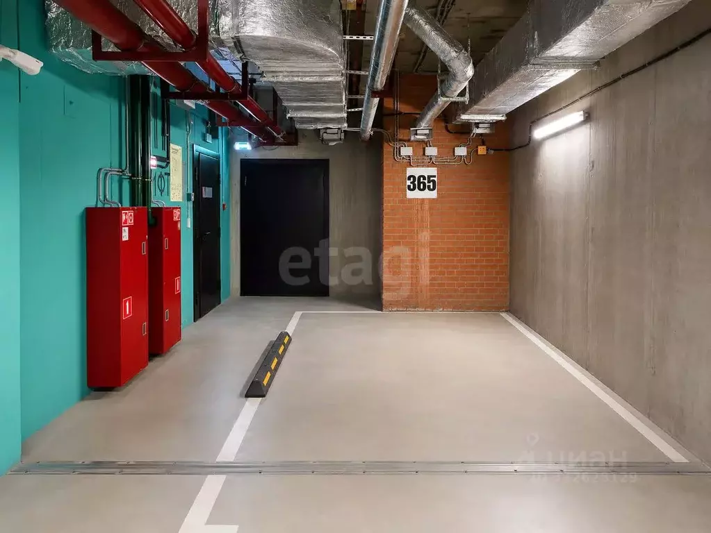 Гараж в Санкт-Петербург ул. Парфеновская, 17 (13 м) - Фото 1
