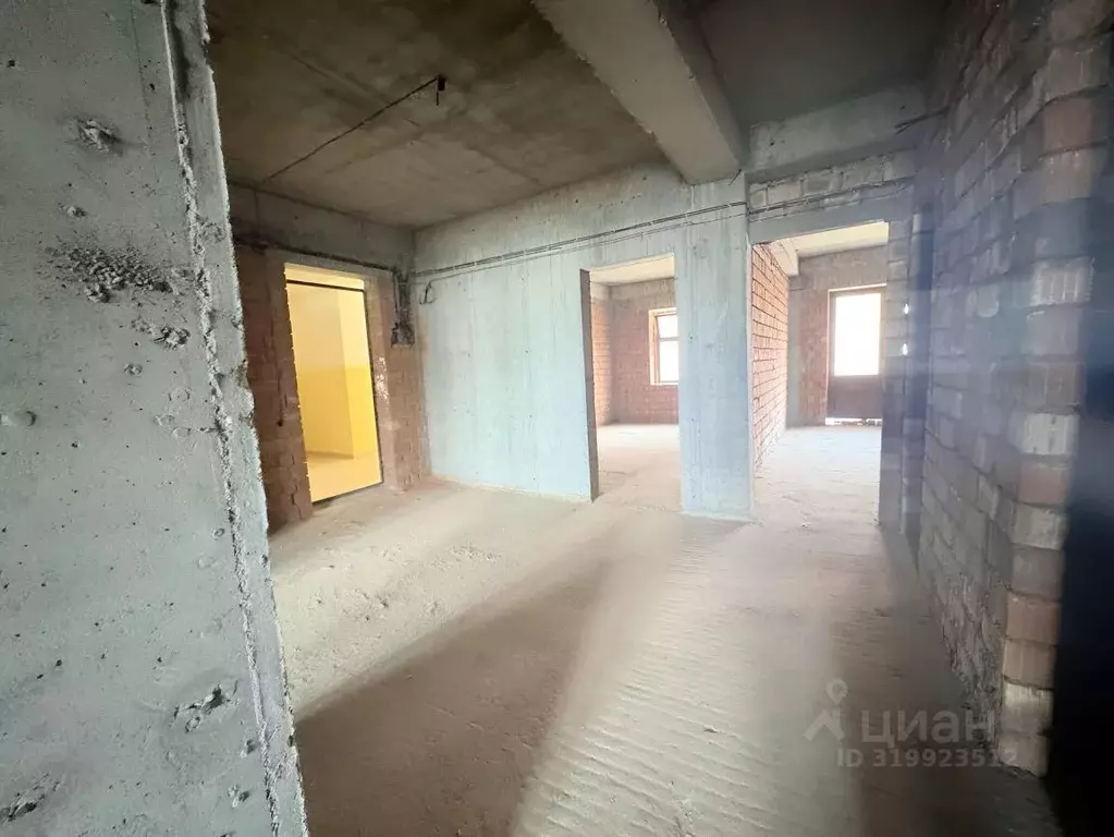 3-к кв. Дагестан, Махачкала ул. Нигматулы Магомедова, 98 (120.0 м) - Фото 1