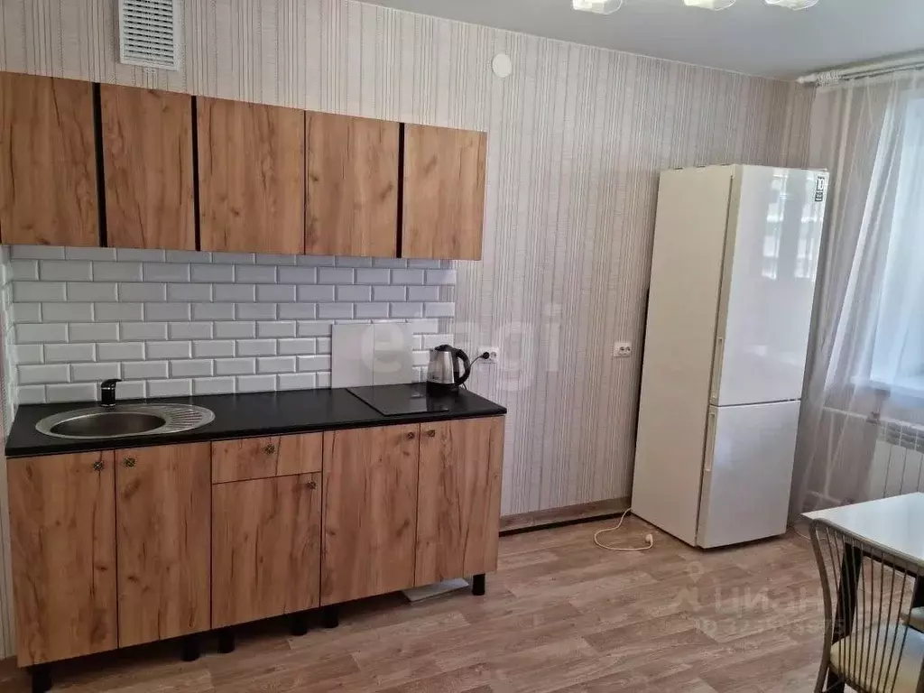 3-к кв. Красноярский край, Красноярск ул. Шахтеров, 8 (90.0 м) - Фото 1